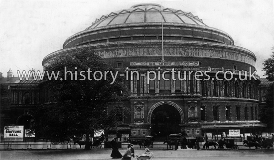 Royal Albert Hall, Kensington, London. c.1913.